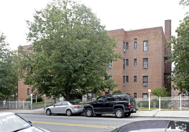 Building Photo - Pine View House