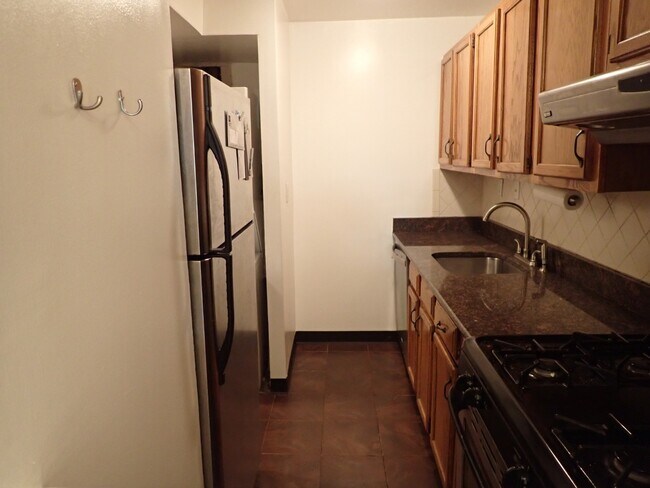 Building Photo - 326 Carlton Ave