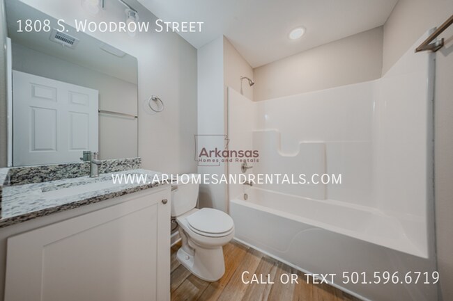 Building Photo - 1808 S Woodrow St