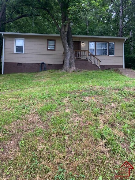 Primary Photo - 712 Bronson St
