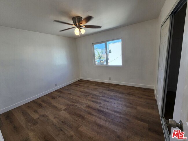 Building Photo - 1499 W 35th Pl