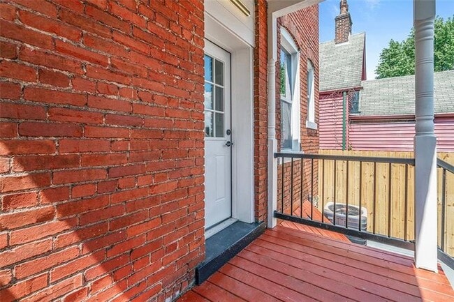 Building Photo - 295 38th St