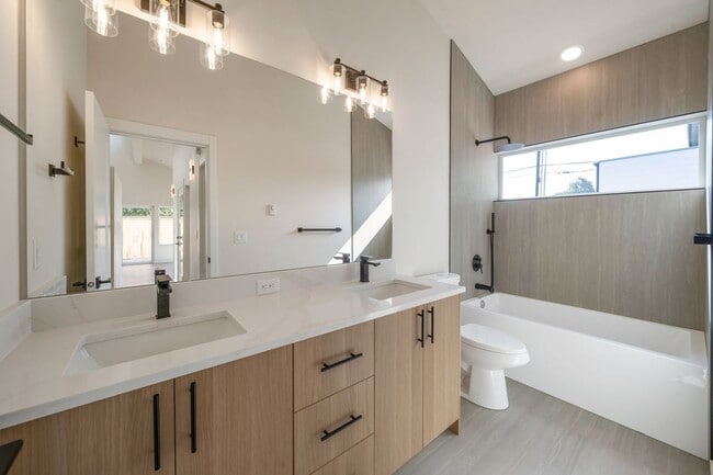 Building Photo - Modern New Construction Home in Pacific – ...