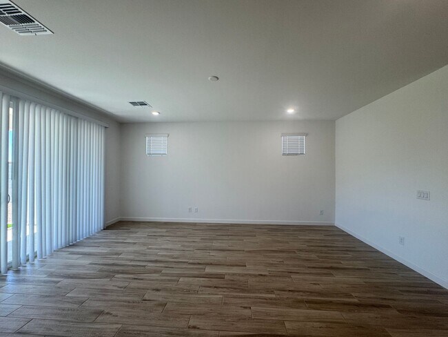 Building Photo - BRAND NEW HOME IN ALORAVITA IN PEORIA