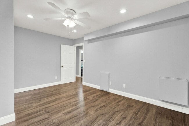 Building Photo - Welcome Home, Newly Remodeled Condo