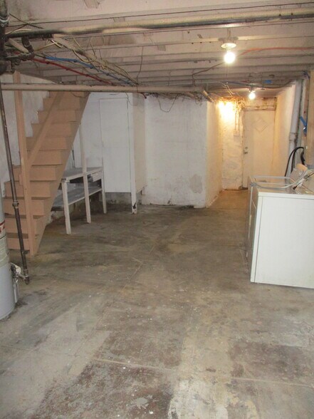 Building Photo - 4153 Stirling St