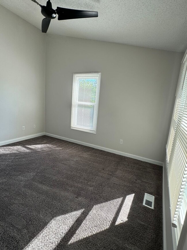 Building Photo - Yorkshire Downs Townhome