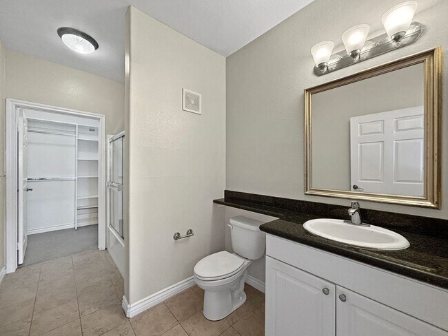 Building Photo - Beautiful 2BD/2BA Condo in La Jolla W/ W/D...
