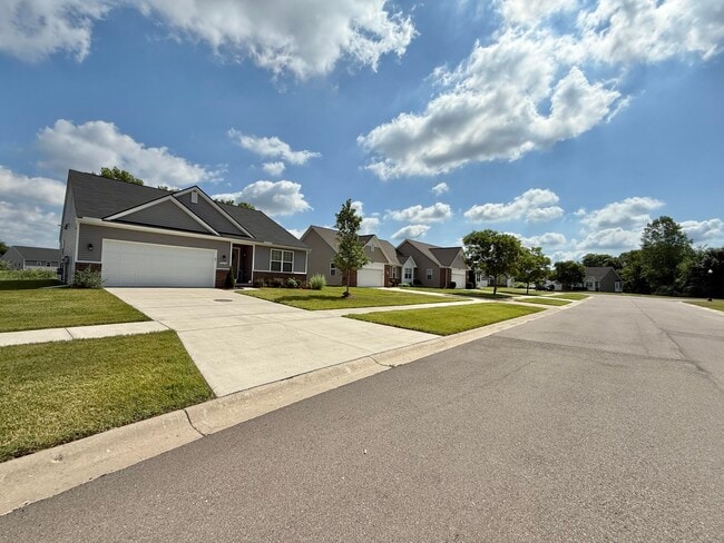 Building Photo - 10284 Swan Lake Cir