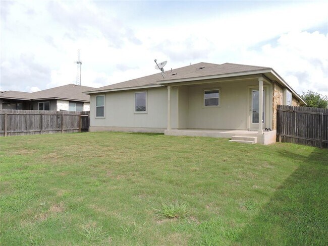 Building Photo - 912 Washburn Dr