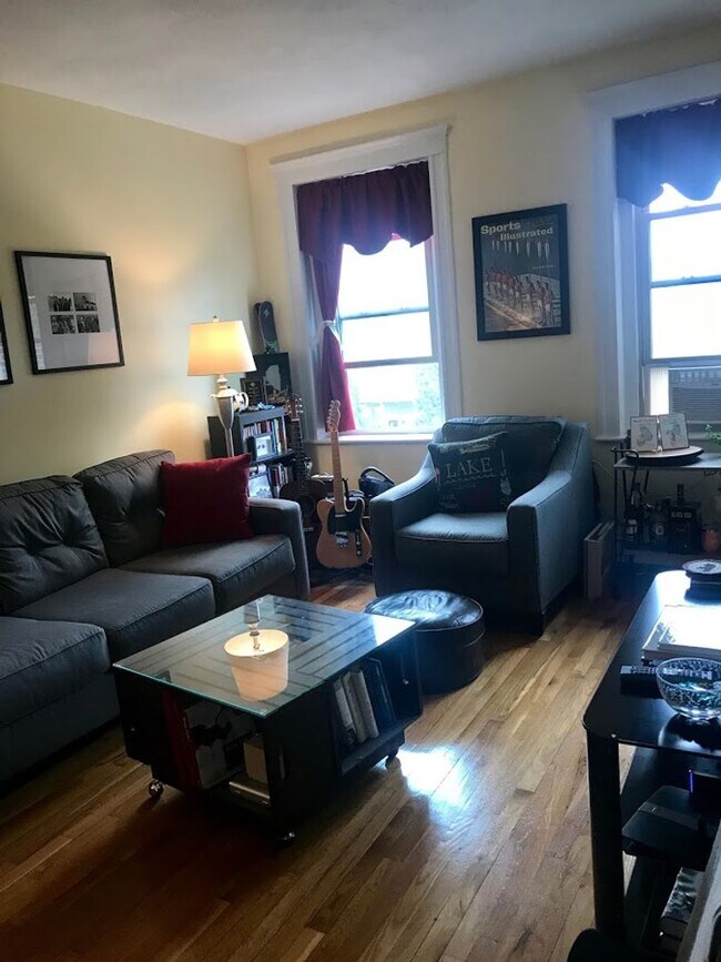 Building Photo - Stunning 1 Bed Right Off the T! Heat/HW In...