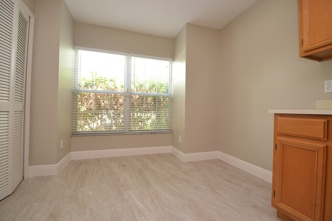 Building Photo - Beautiful 2/2.5 Winter Springs Townhome ~ Newer Paint & Flooring ~ End Unit with Pond View!