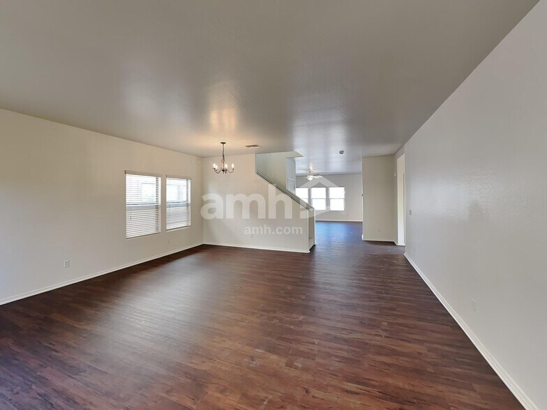Building Photo - 18541 W Valerie Dr