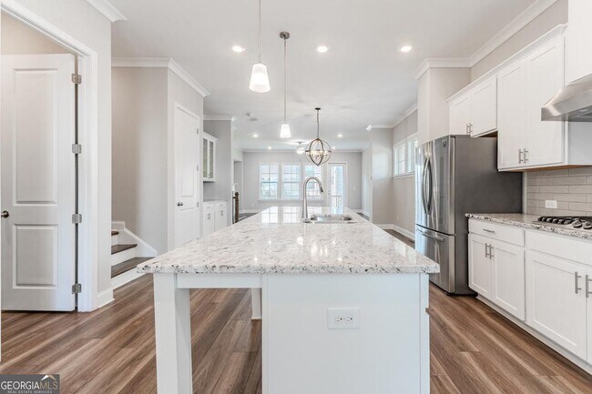 Building Photo - 5051 Pinckney Ln
