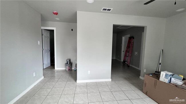 Primary Photo - 116 N Resplandor St