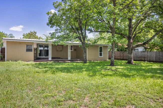 Building Photo - 705 E 9th Ave