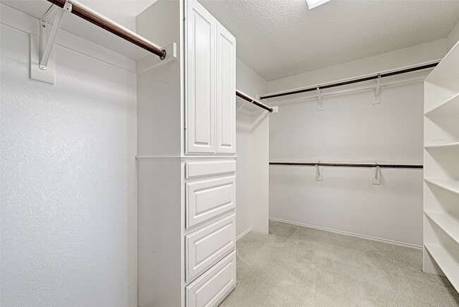 Building Photo - 9701 Thorncliff Dr