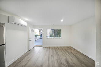 Building Photo - Inviting Studio with Included Kitchen Appl...