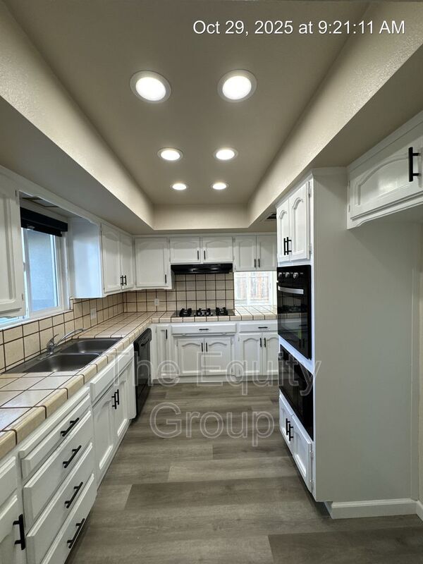 Building Photo - 951 Orangewood Ct