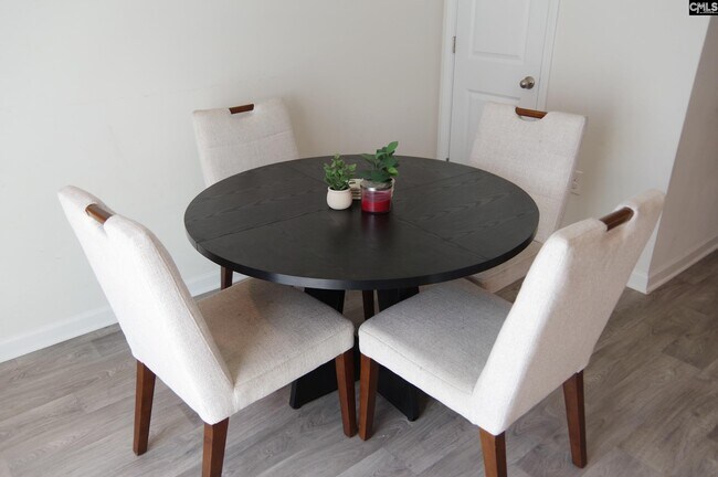 Building Photo - 457 Delahays Rd