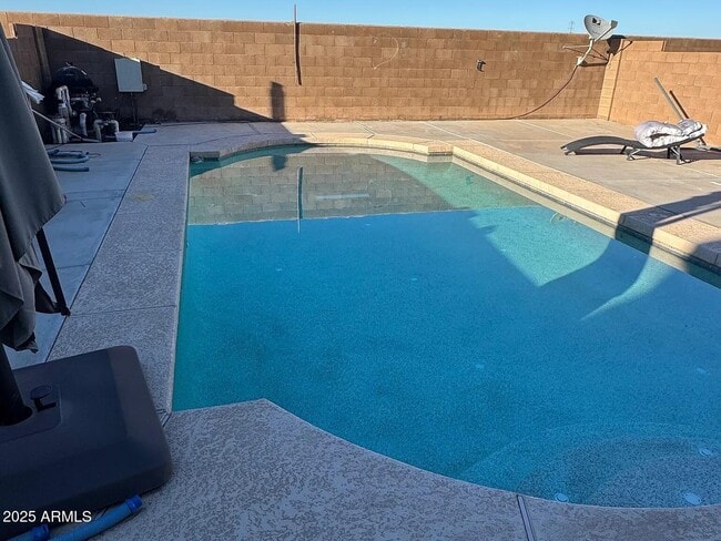 Building Photo - 41848 W Hillman Dr