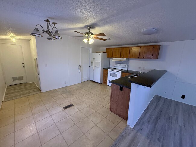 Building Photo - 329 Laureno Pl