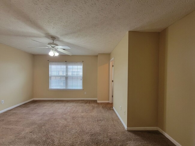 Building Photo - 2 Story-Townhome - 1 Car Garage - Gated Community - Camp Creek