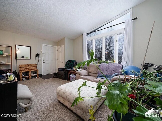 Primary Photo - Charming 2-Bedroom Condo for Rent in East ...