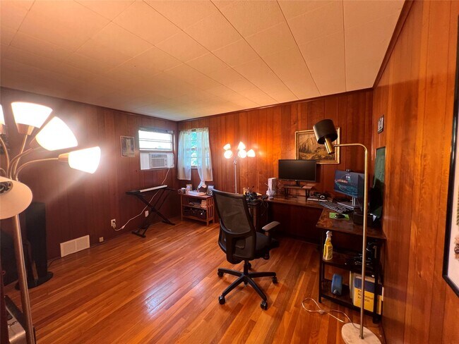 Building Photo - 3011 Country Club Rd