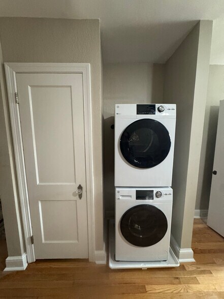 Building Photo - 1315 W 37th St