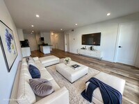 Building Photo - 1284 Havenhurst Dr