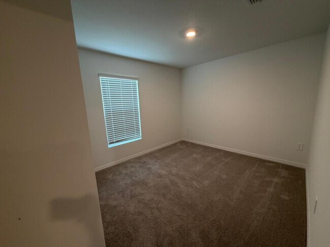 Building Photo - 2167 Lone Oak Ln