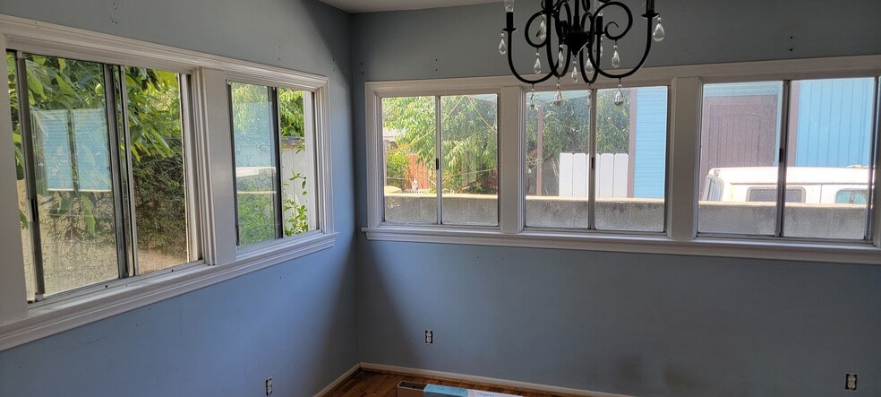 Primary Bedroom - 1662 E Ocean Ave