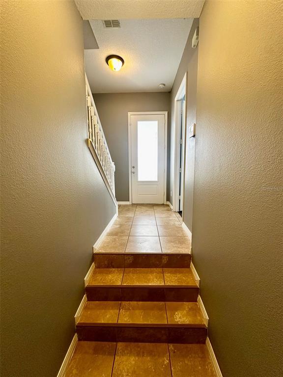Building Photo - 373 Old Farm Ln