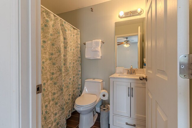 Building Photo - 2 bedroom near ETSU and JCMC