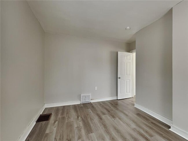 Building Photo - 3601 N Thomas Ave