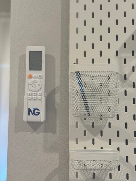 Building Photo - 5827 Rose Ave