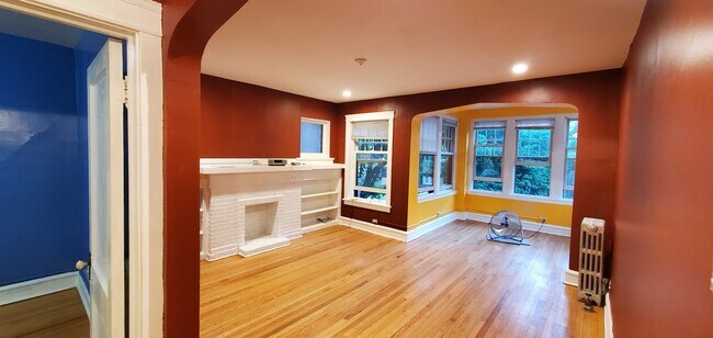 Living Room & Sunroom - 6442 N Glenwood Ave