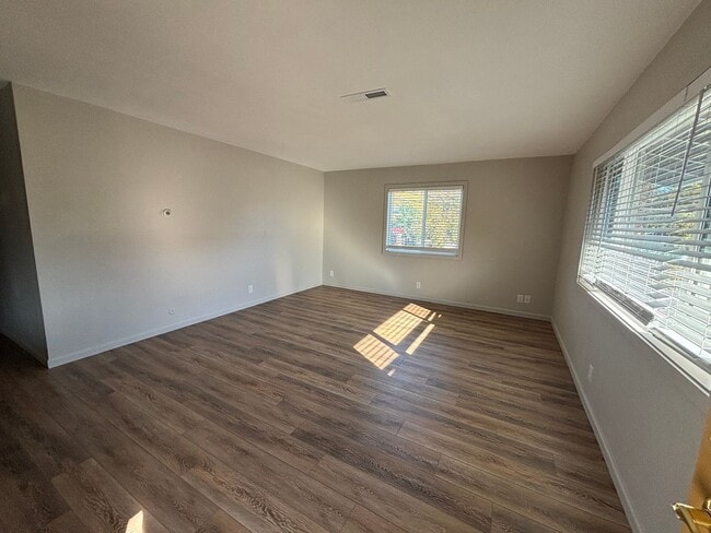 Building Photo - 1404 Toole Ave