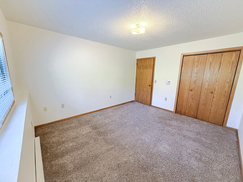 Building Photo - 2820 Edgewood Dr