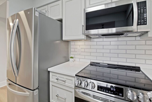 Building Photo - 1 Bed 1 Bath - Rockville Condo - Completel...