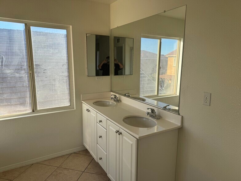 Building Photo - 44334 Sundance Ct