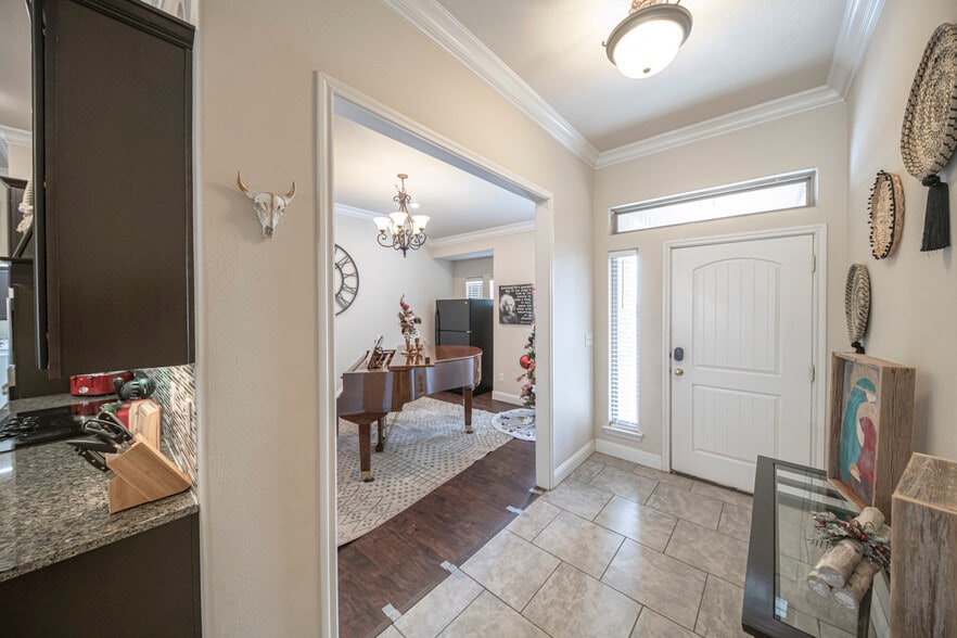 Building Photo - 6922 Ranch Hand Dr