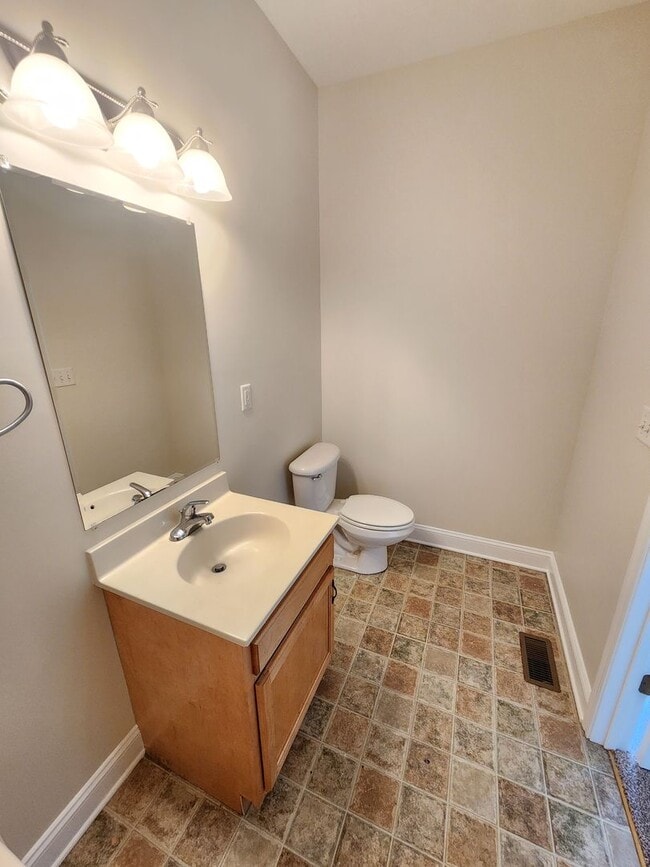 Building Photo - Weaverville Rental!