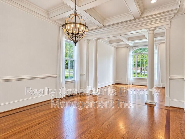 Building Photo - 7517 Henson Forest Dr