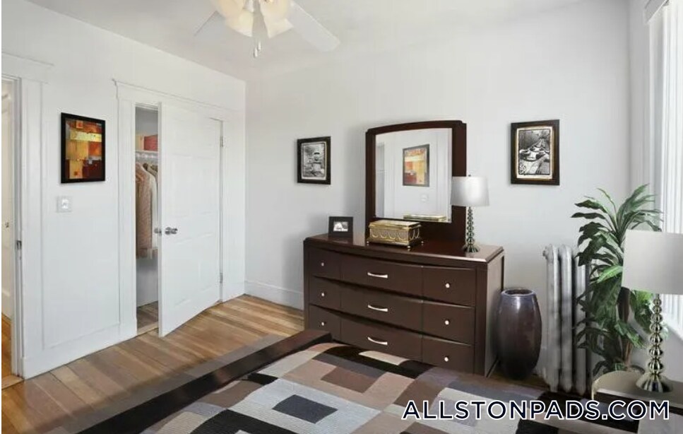 Building Photo - 437 Cambridge St