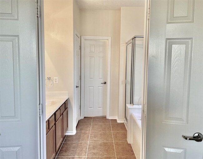 Building Photo - 17810 Serene Shore Dr