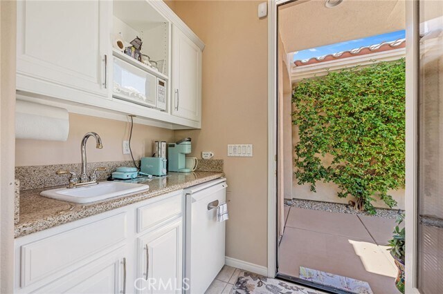Building Photo - 78652 Alliance Way