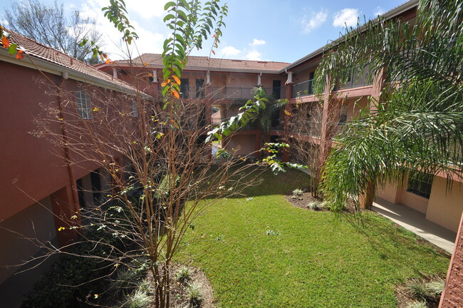 Building Photo - Luxury Living in Gated Bermuda Dunes Golf Community - 2B/1B with Garage!