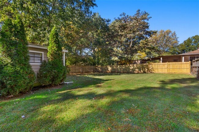 Building Photo - 1416 Woodland Hills Dr NE